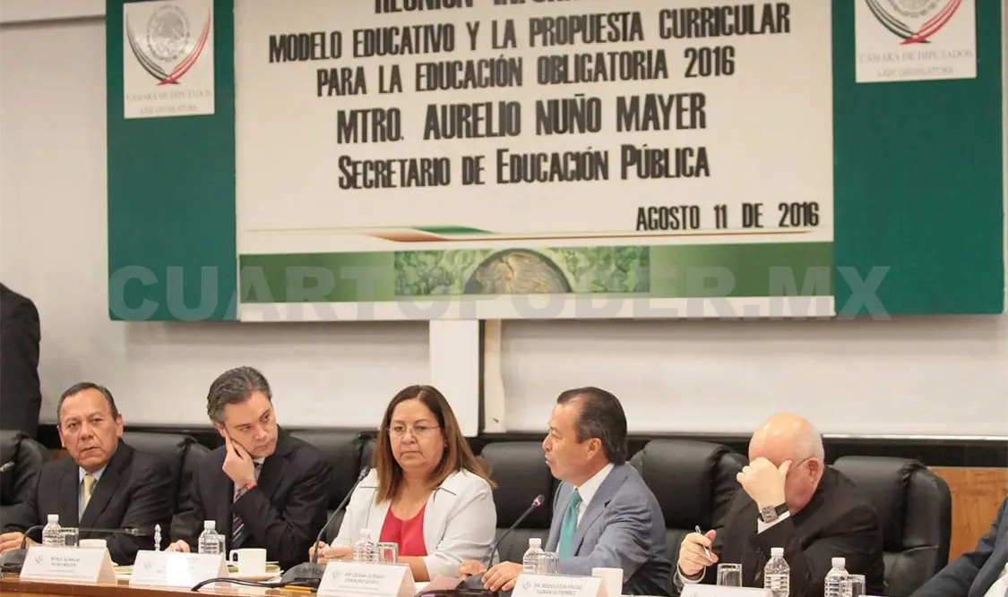 Diálogo se mantiene: Nuño