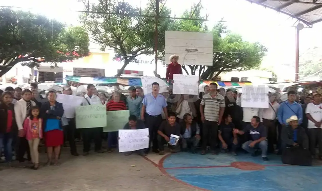 Campesinos reciben insumos