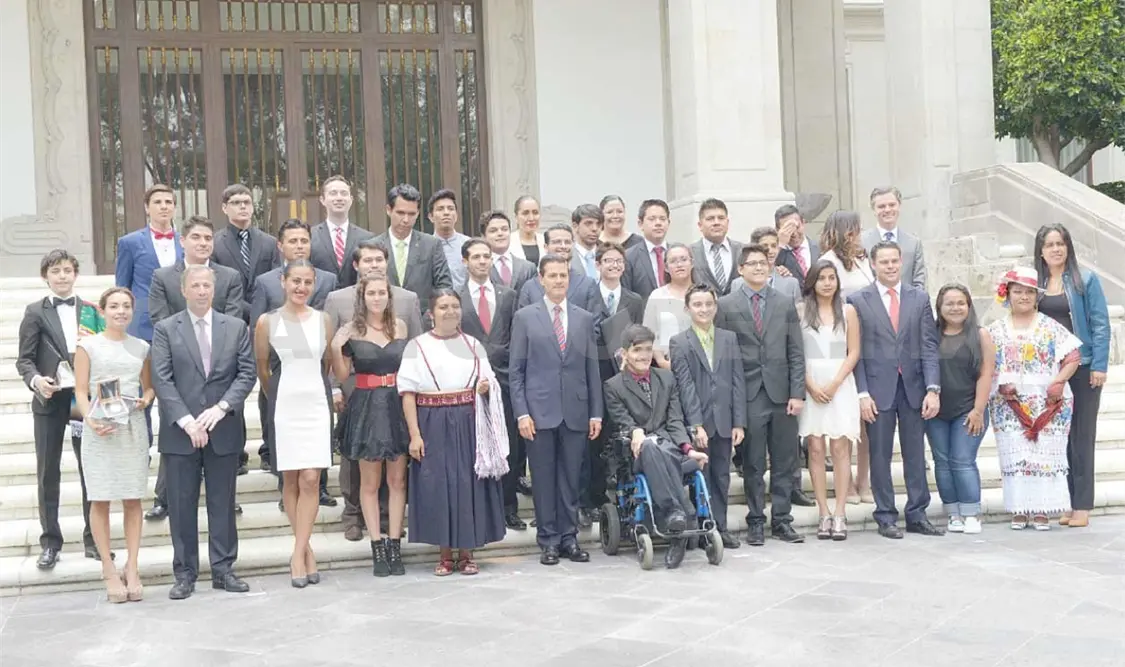 Entrega EPN Premio Nacional de la Juventud