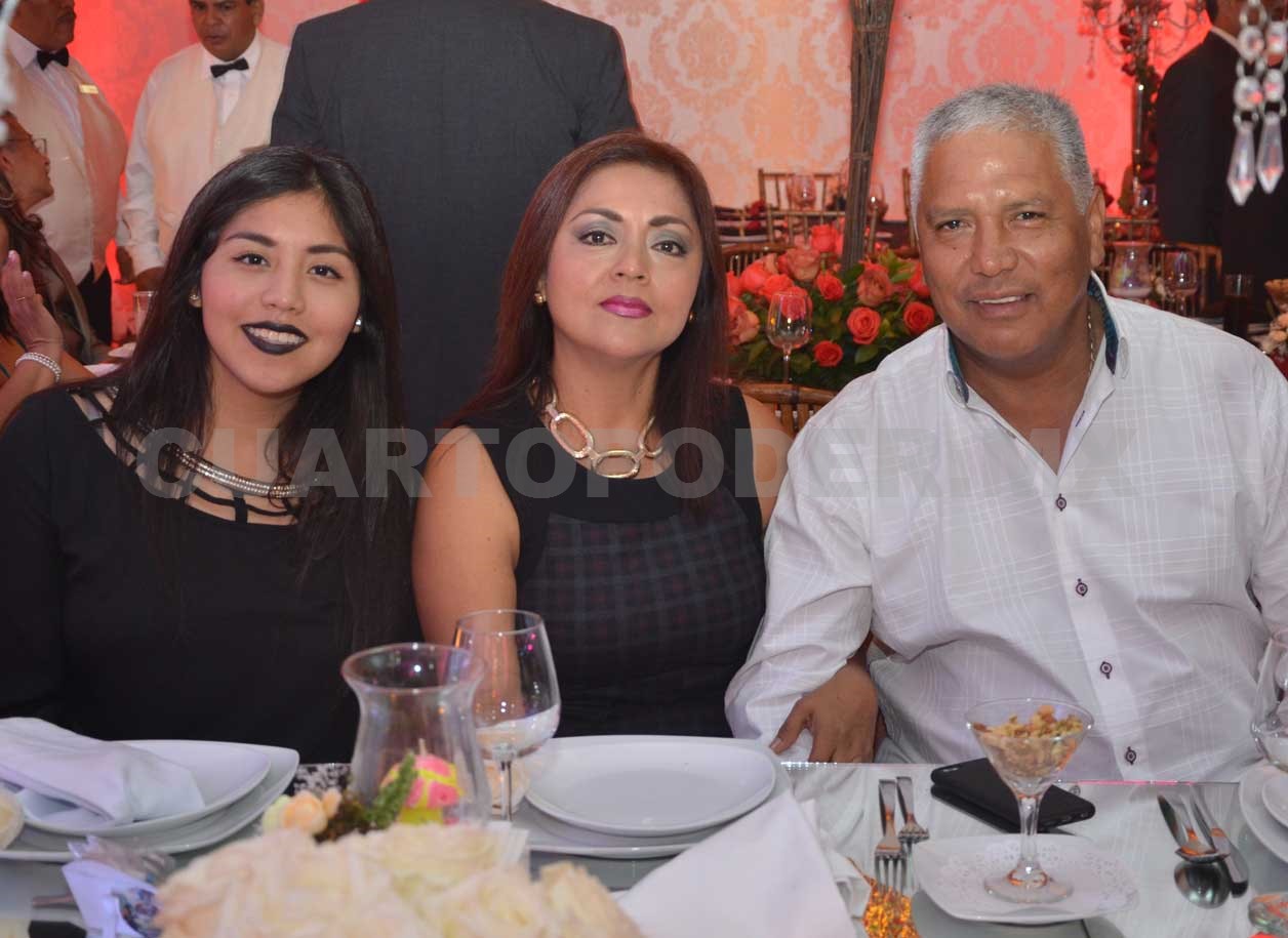 Aline festejó en el País de las Maravillas
