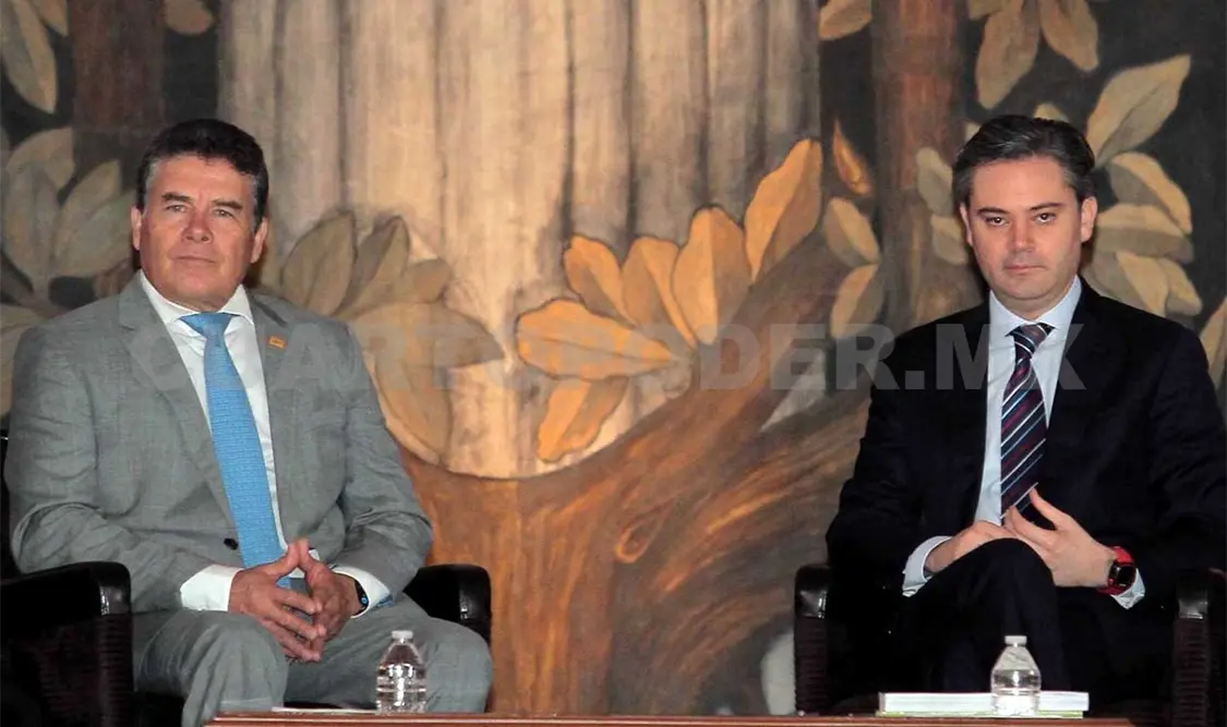 Participación del líder sindical, Juan Díaz de la Torre y el titular de la SEP, Aurelio Nuño Mayer.