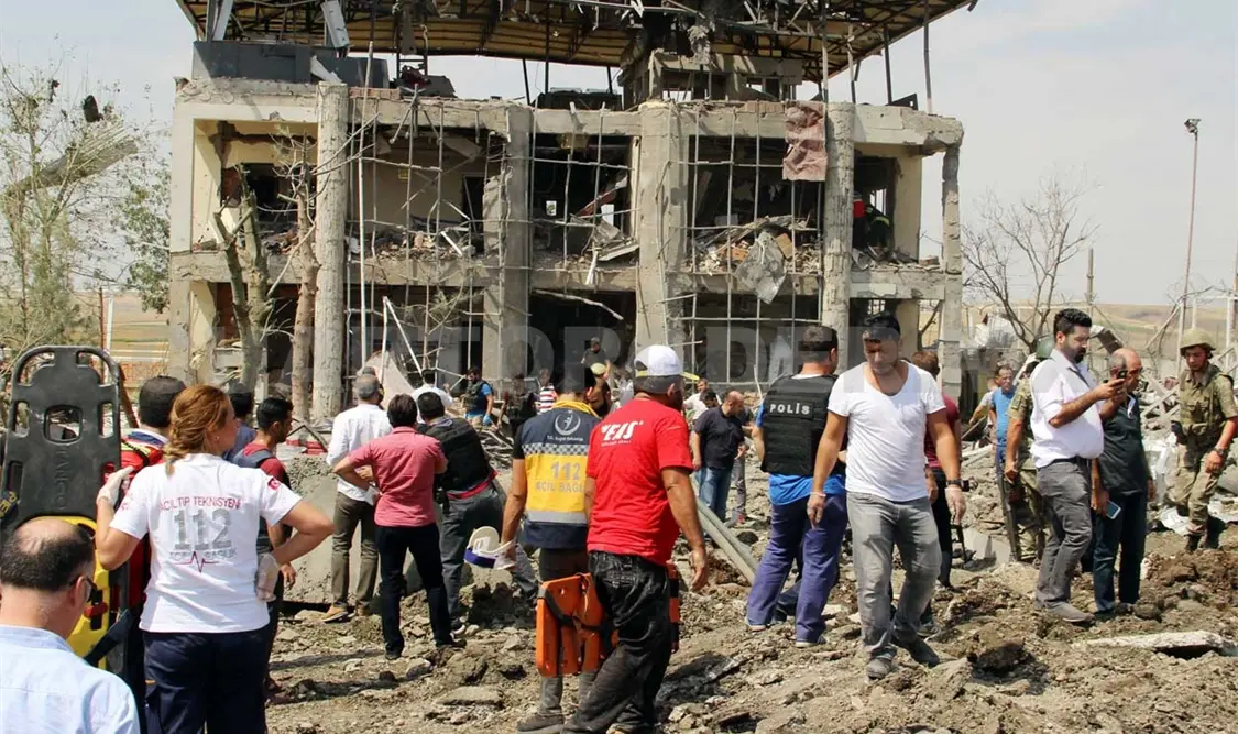 El coche bomba explotó en una estación policial en la provincia de Diyarbakir, sureste de Turquía. AP