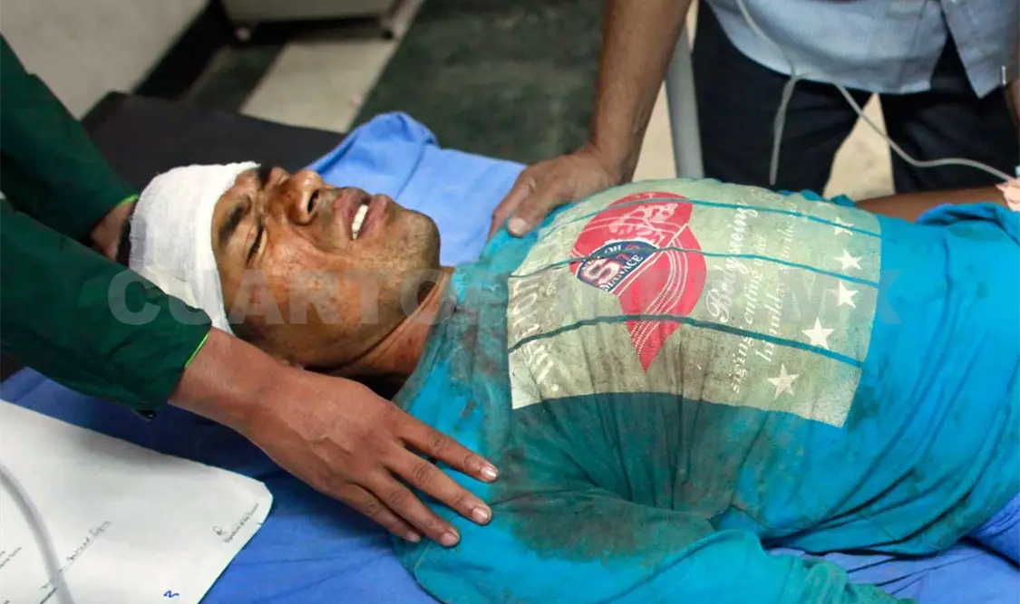 Aproximadamente 40 personas heridas fueron trasladadas en helicópteros del Ejército nepalí a hospitales de Katmandú. AP