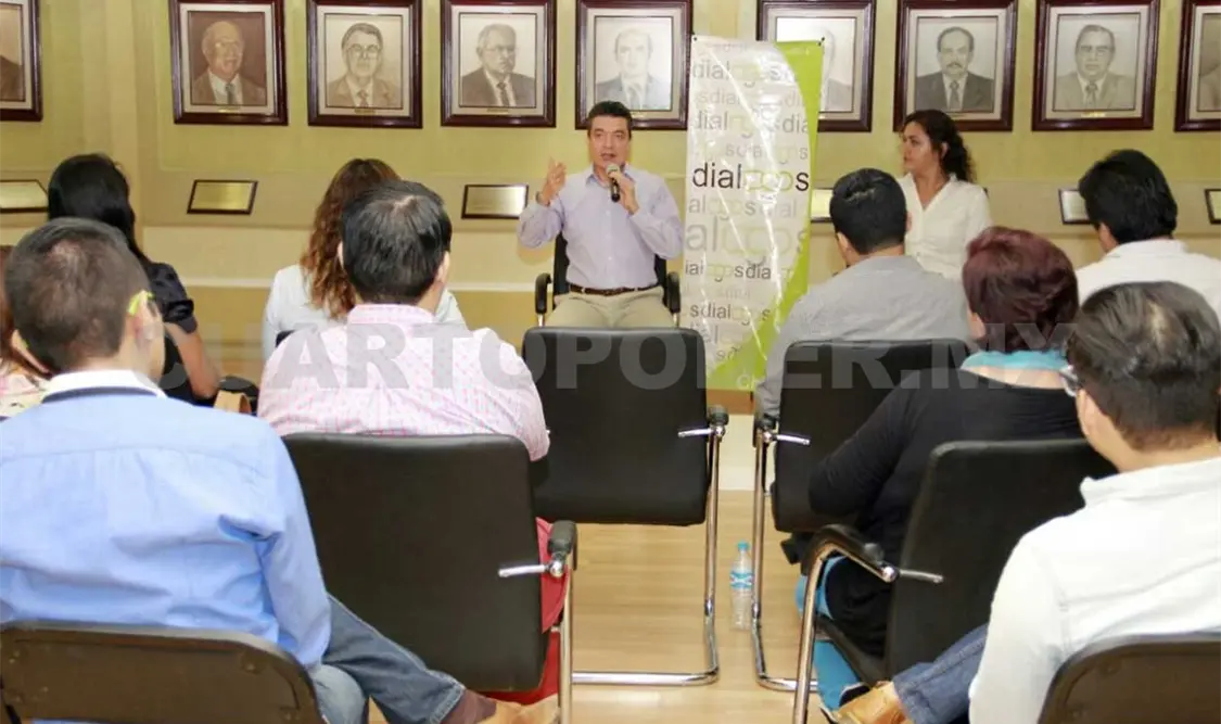 Rutilio dijo que el dialogar con la juventud es una retroalimentación intensa en donde se aprende también de ellos, de su experiencia y aspiraciones. CP