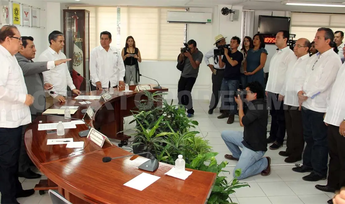 El responsable de la política interna dio la bienvenida al nuevo funcionario del INE, quien posee una amplia experiencia y conoce bien al estado de Chiapas. CP