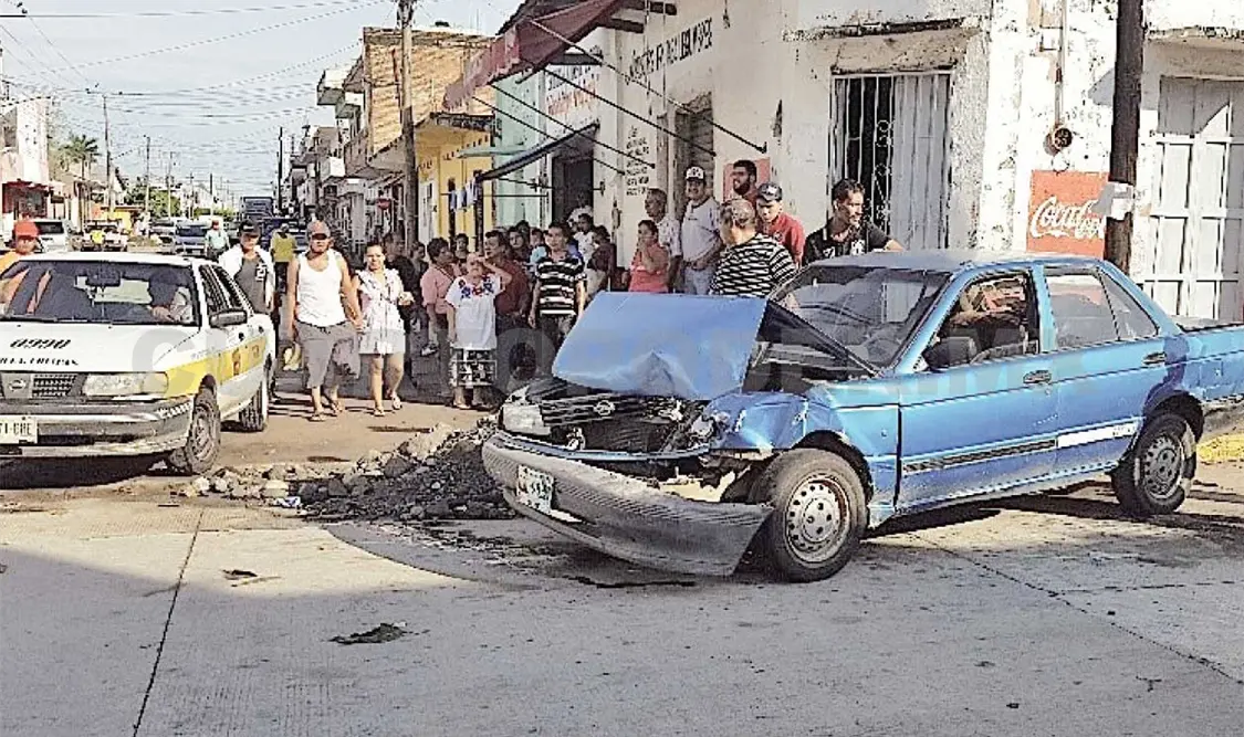 Entre balacera y choques roban 100 mil