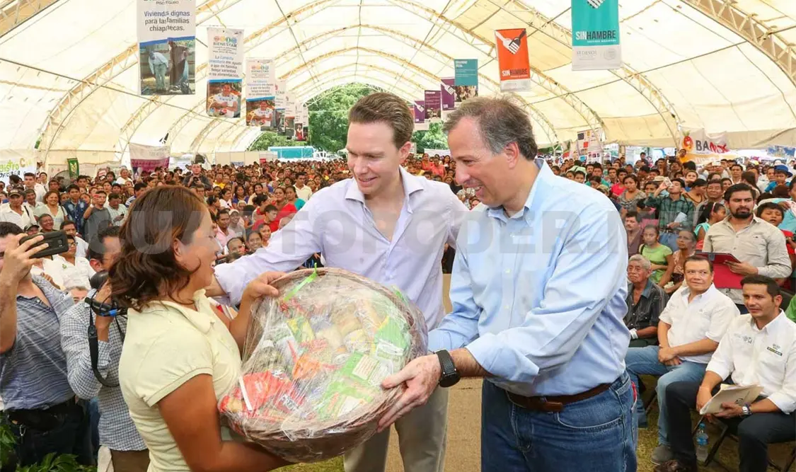 El mandatario chiapaneco reconoció el trabajo y compromiso de todos y cada uno de los integrantes de este Comité Estatal Intersecretaria. CP
