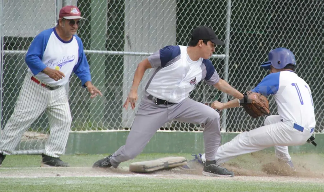 El campeonato de Softbol municipal femenil y varonil contempla las categorías premier, Primera y Segunda Fuerza. Guillermo Ramos / CP
