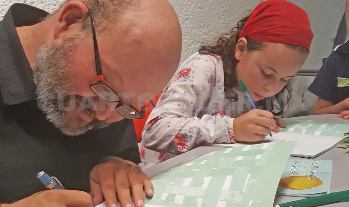Foto de la presentación del libro. Cortesía