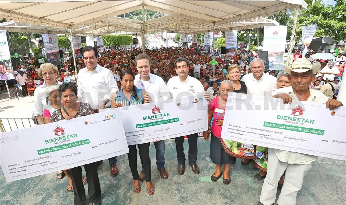 Manuel Velasco Coello encabezó el arranque del programa Piso Seguro, donde se invertirán más de 3 millones de pesos en beneficio de 500 familias. CP