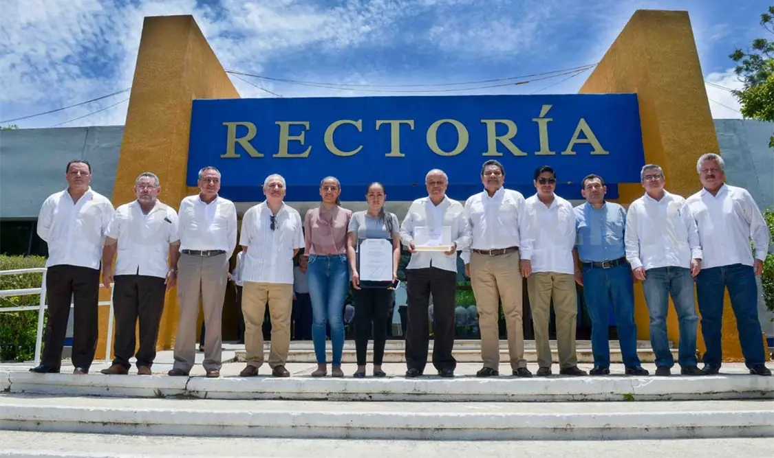 Destaca rector Carlos Eugenio Ruiz Hernández el trabajo y acciones de la Red DDESER, Chiapas, ganadores del galardón nacional. CP