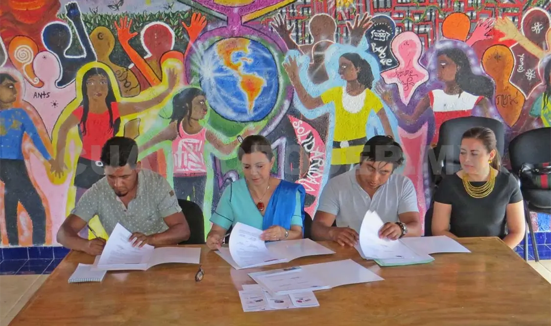 Aspecto de la firma de Convenio entre el IAIP y las organizaciones indígenas. A. L. M. / CP