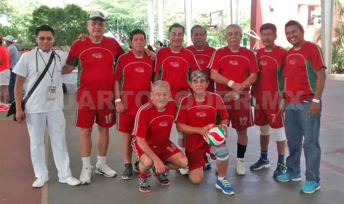 Alrededor de 200 deportistas Jubilados y pensionados del Issste, provenientes de los estados de la zona sur-sureste, tomaron parte en competencias de tai chi, natación y cachibol.