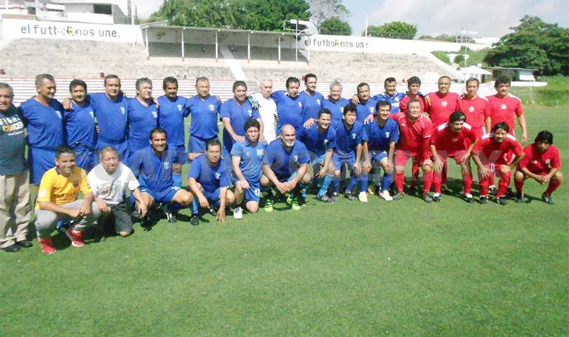 El encuentro amistoso se realizó como homenaje a Federico Ochoa Pérez, quien se destacó durante muchos años como futbolista. Cortesía