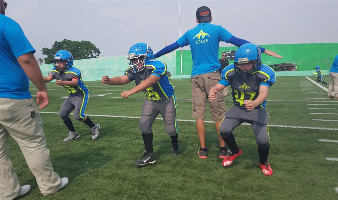Vega explicó que la escuela de Futbol Americano cuenta actualmente con un mayor equipo de trabajo y con mejores áreas para brindar todas las atenciones a sus alumnos. Cortesía