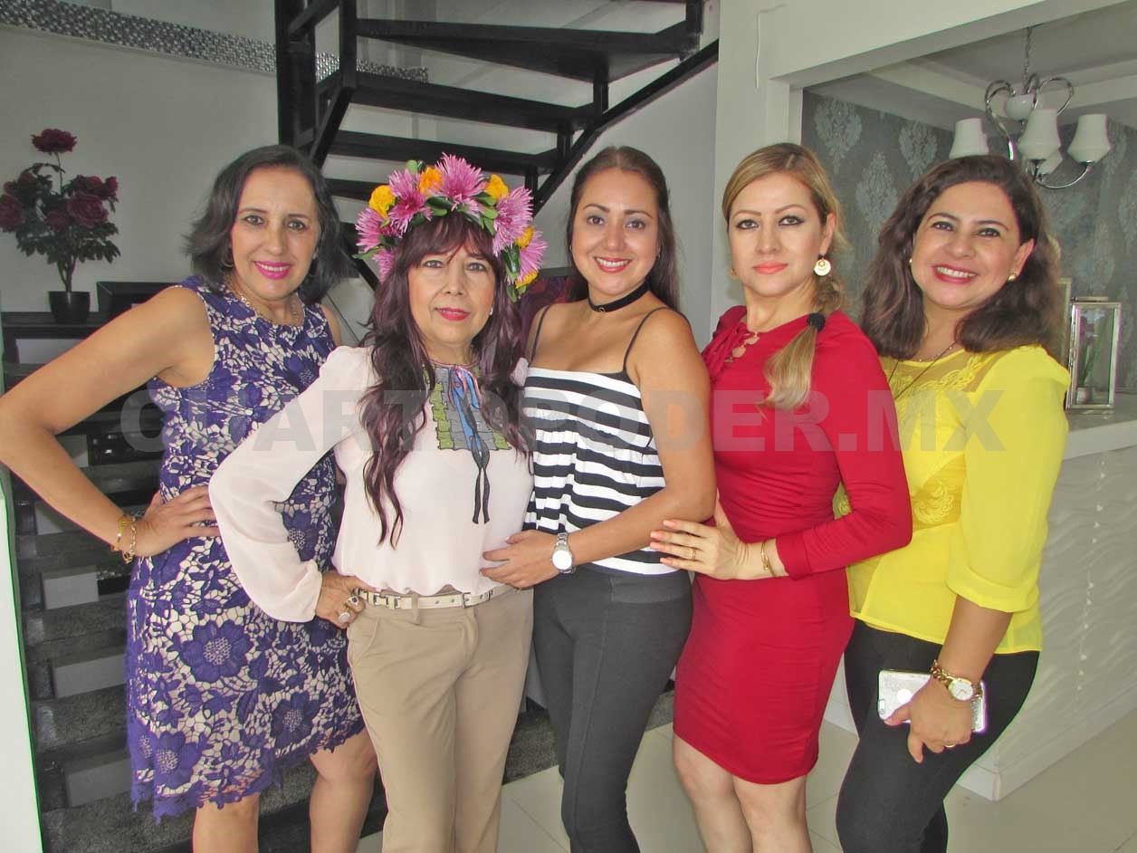 Amigas celebran a Lupita