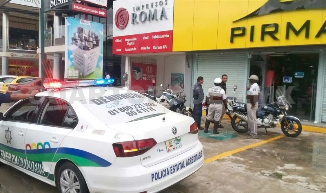 Armados asaltan tienda