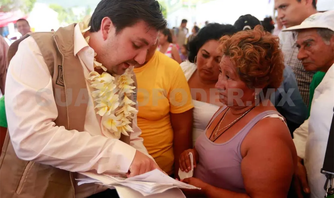 Acercan servicios públicos a colonias