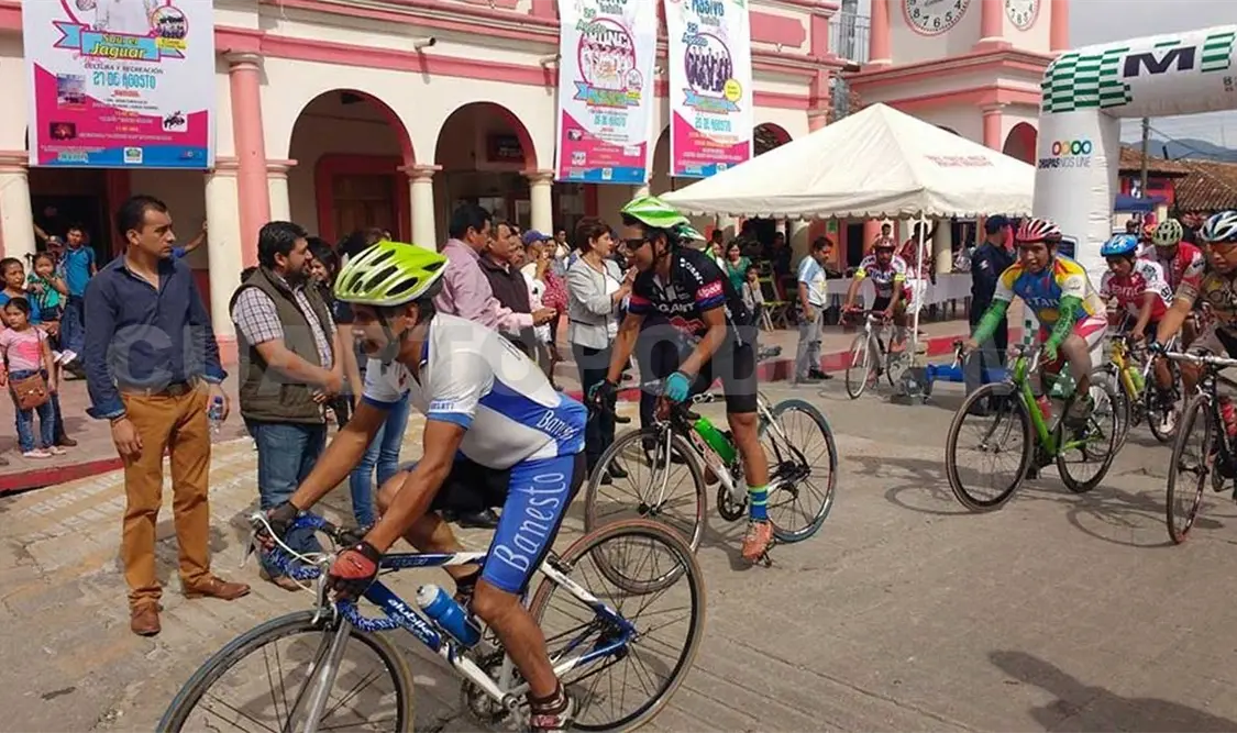 Realizan competencia estatal ciclista