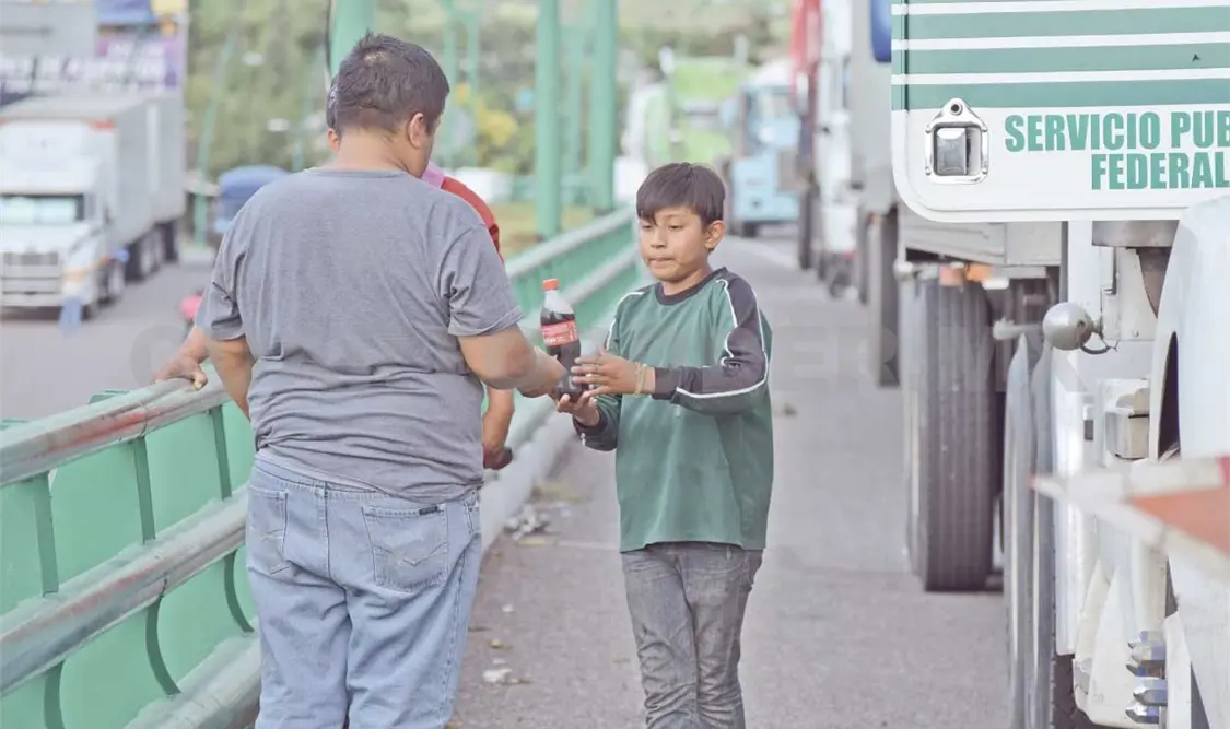 Choferes, sin comida y varados en las carreteras
