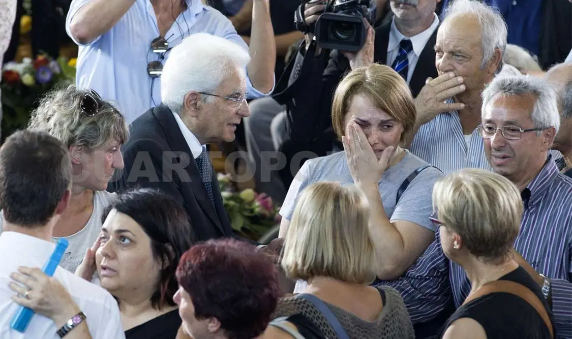El presidente italiano Sergio Mattarella encabezo la ceremonia religiosa.