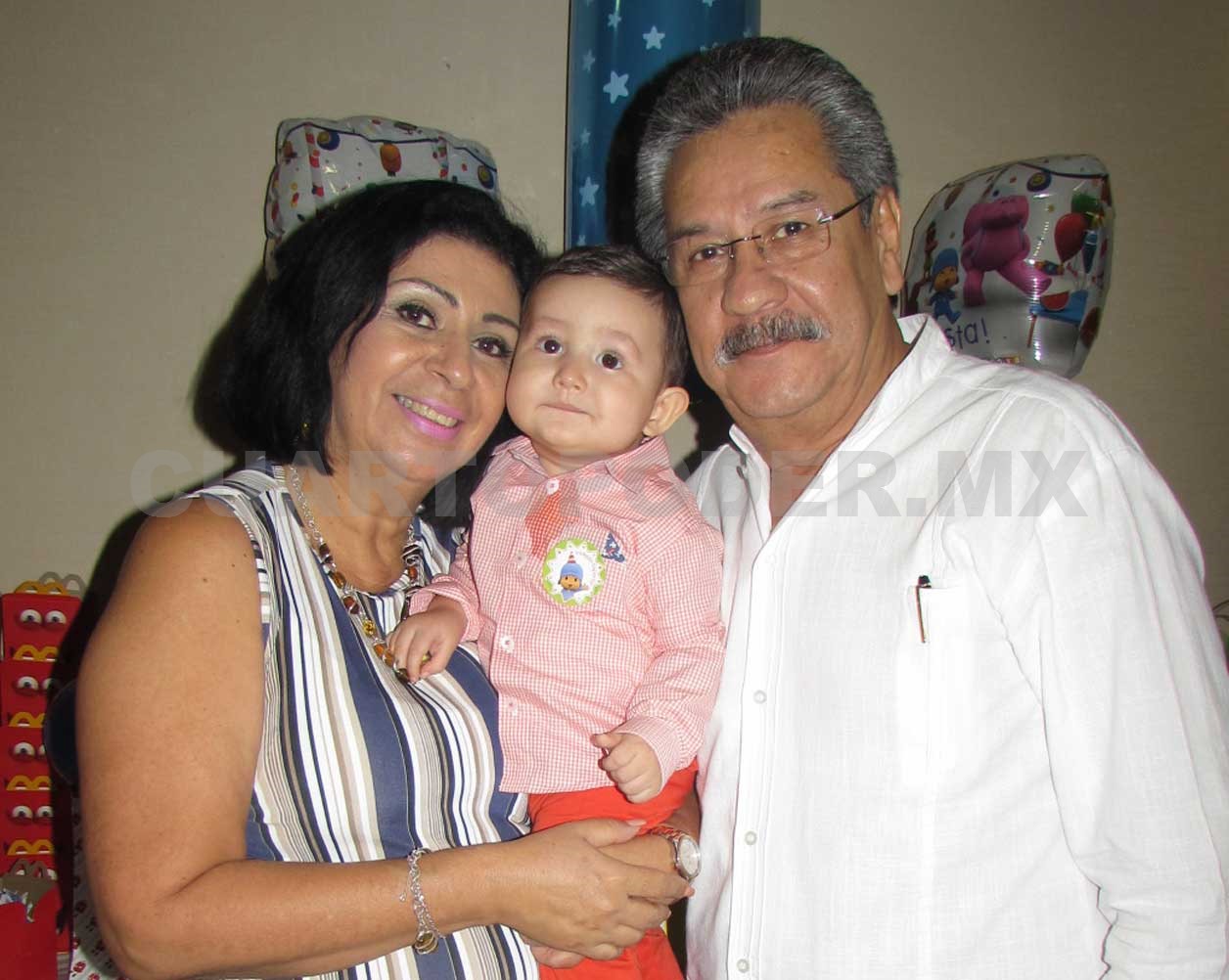 Celebran a Adrián su primer añito