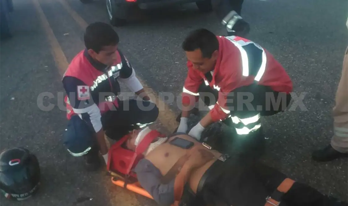 El motociclista fue auxiliado por paramédicos de la Cruz Roja. Flor Cordero / CP