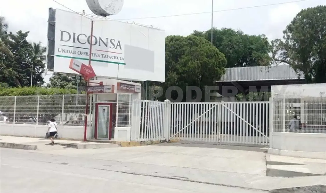 Policías de la PGR catearon las oficinas operativas de Diconsa en Tapachula, donde encontraron actividades ilícitas.