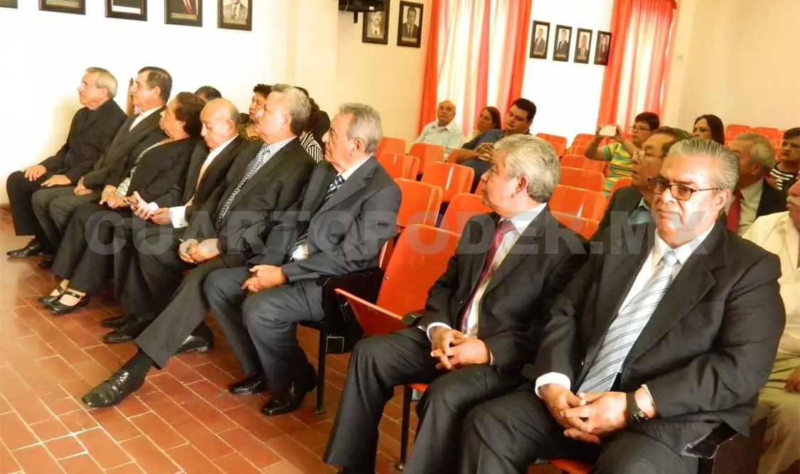 Celebran a generación 1971-1976 en Derecho