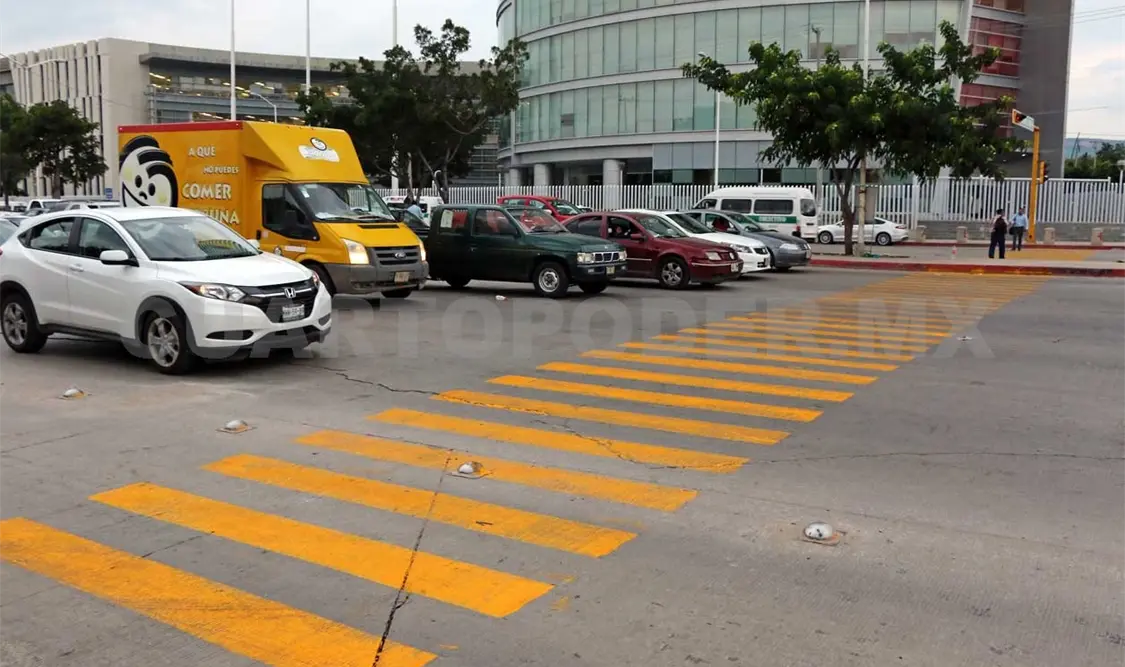 Inicia pinta de cruces peatonales en la ciudad