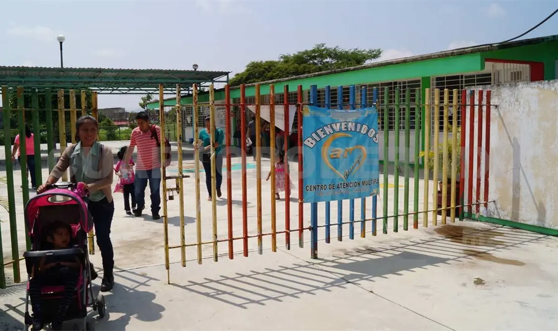 Ciudadanos ofrecen clases y abren escuelas en todo el estado