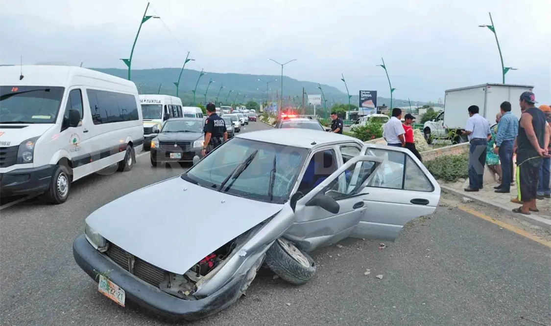 Perdió el control de su automóvil
