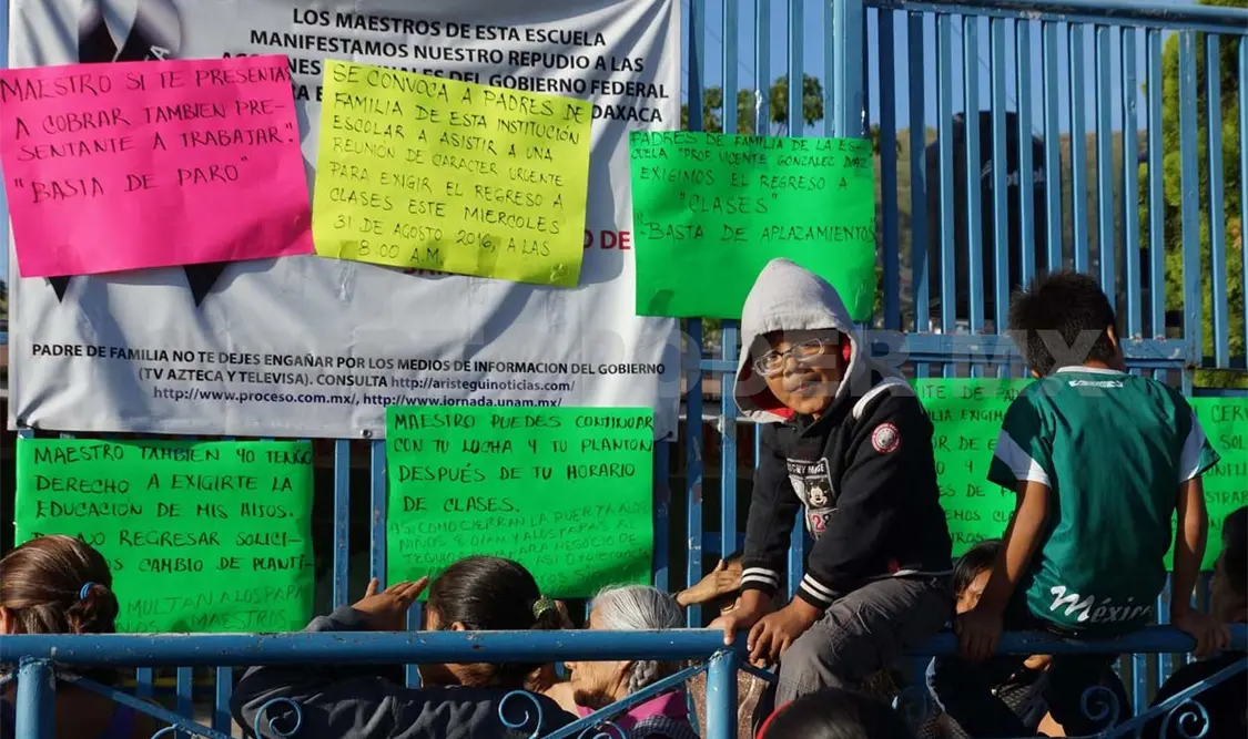 Padres exigen clases a la CNTE