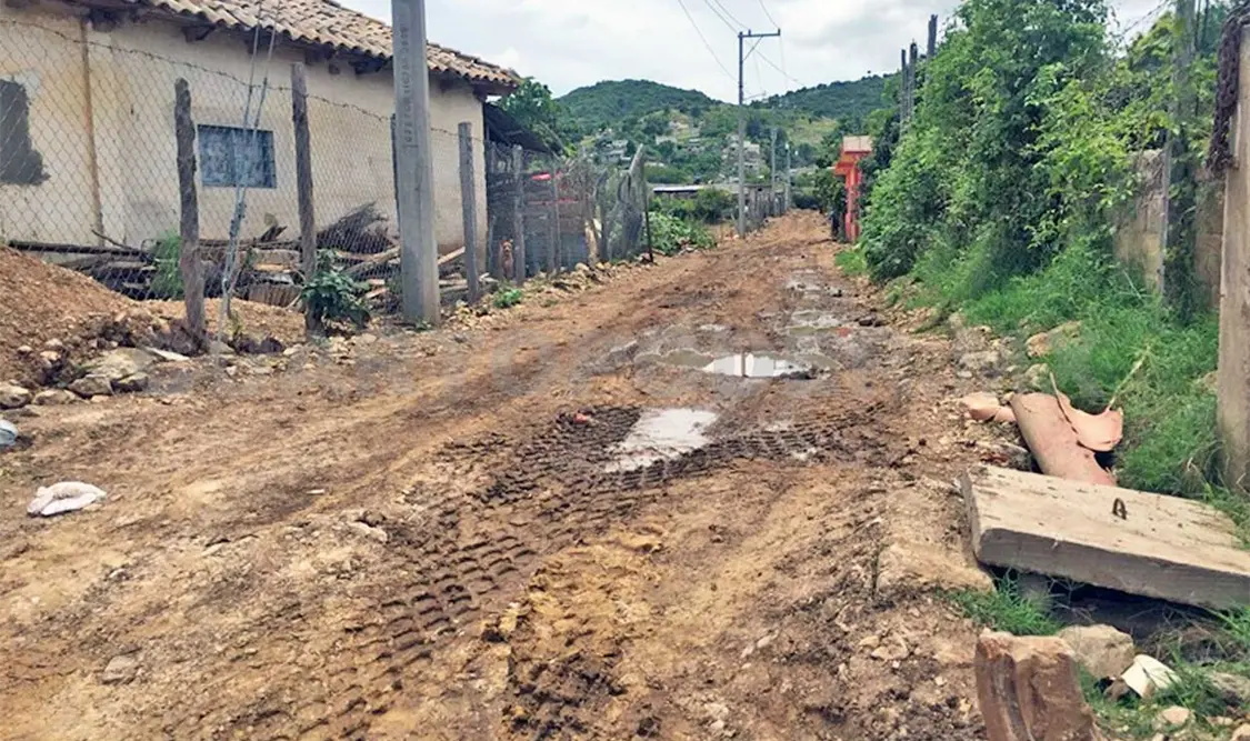 Denuncian abandono municipal de obra
