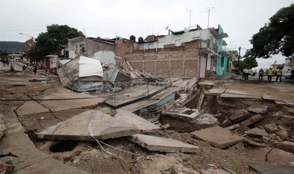 Dejan lluvias graves daños a la capital del estado