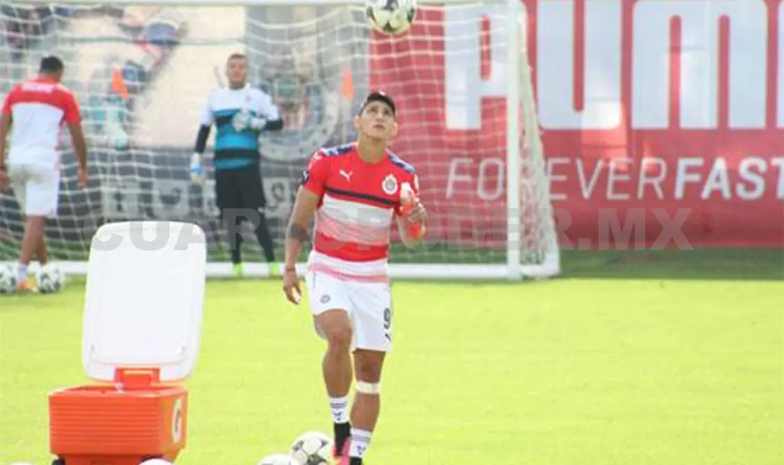 Alan Pulido ya entrena con Chivas