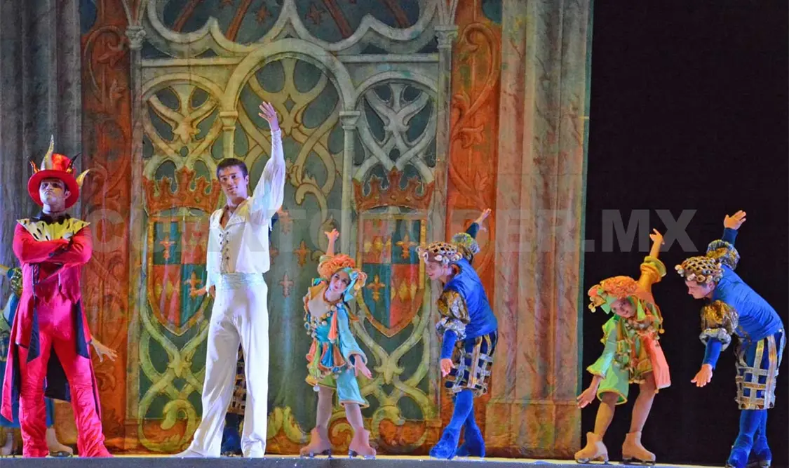 La Cenicienta, ballet sobre hielo . Darwin Mendoza