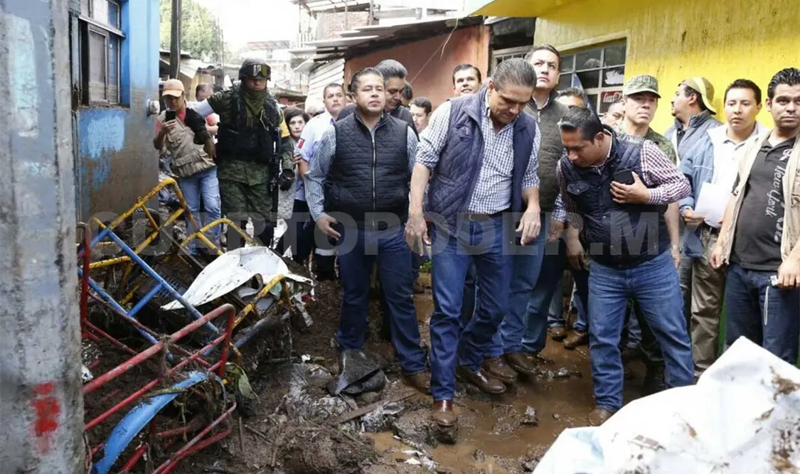 El gobernador Silvano Aureoles realizó un recorrido por uno de los puntos que resultó afectado. NTX