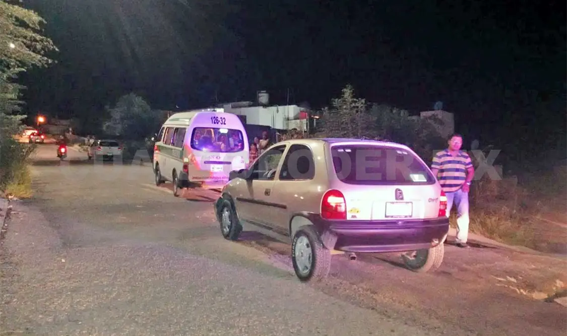 Miniauto sacude a colectivo y lesiona a tres