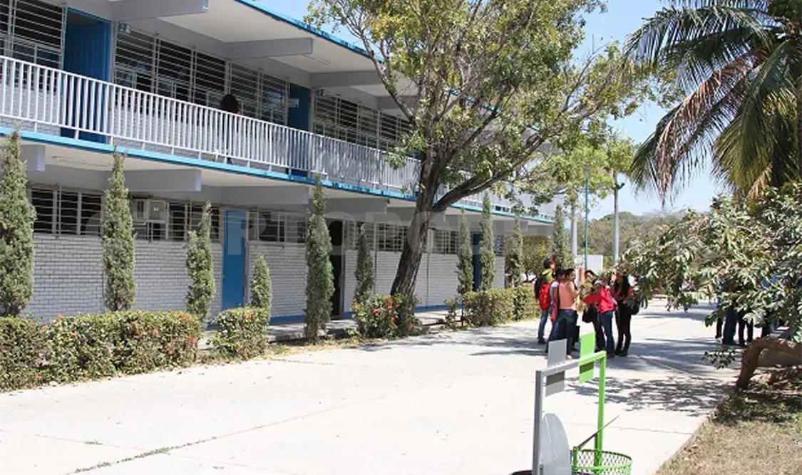 Destacan alumnos con proyecto de Biodiesel