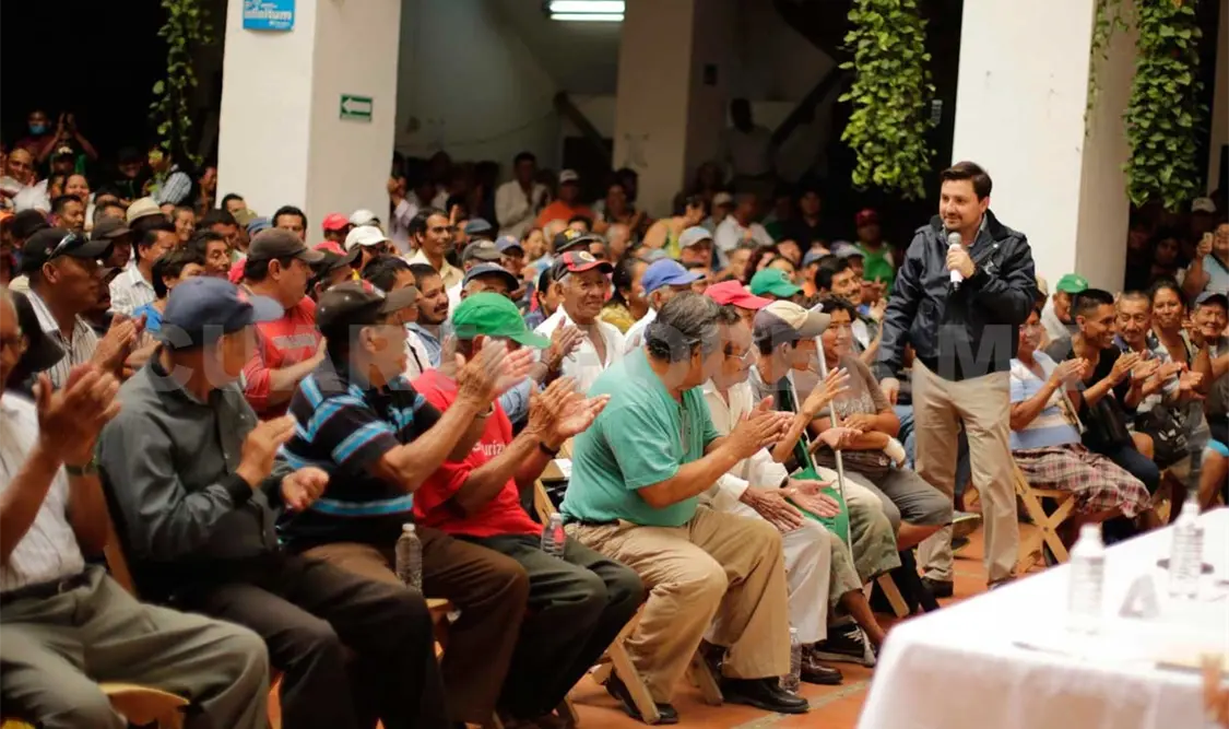 Entrega Castellanos pago a Policías Solidarios