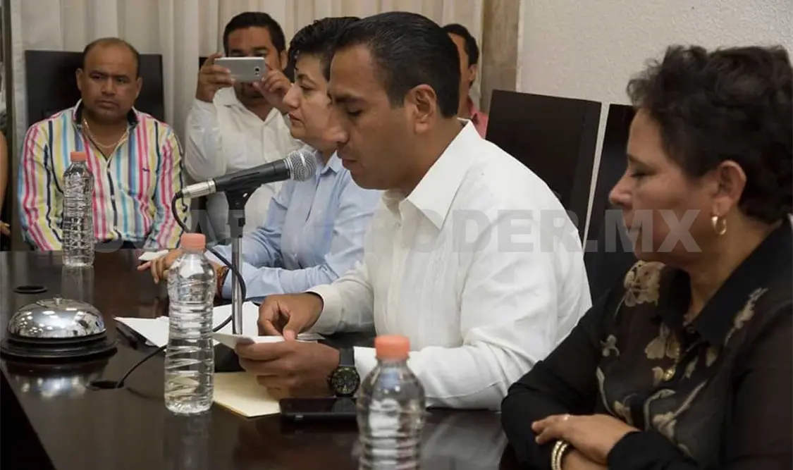 Recibe Legislativo orden de reinstalación en Oxchuc