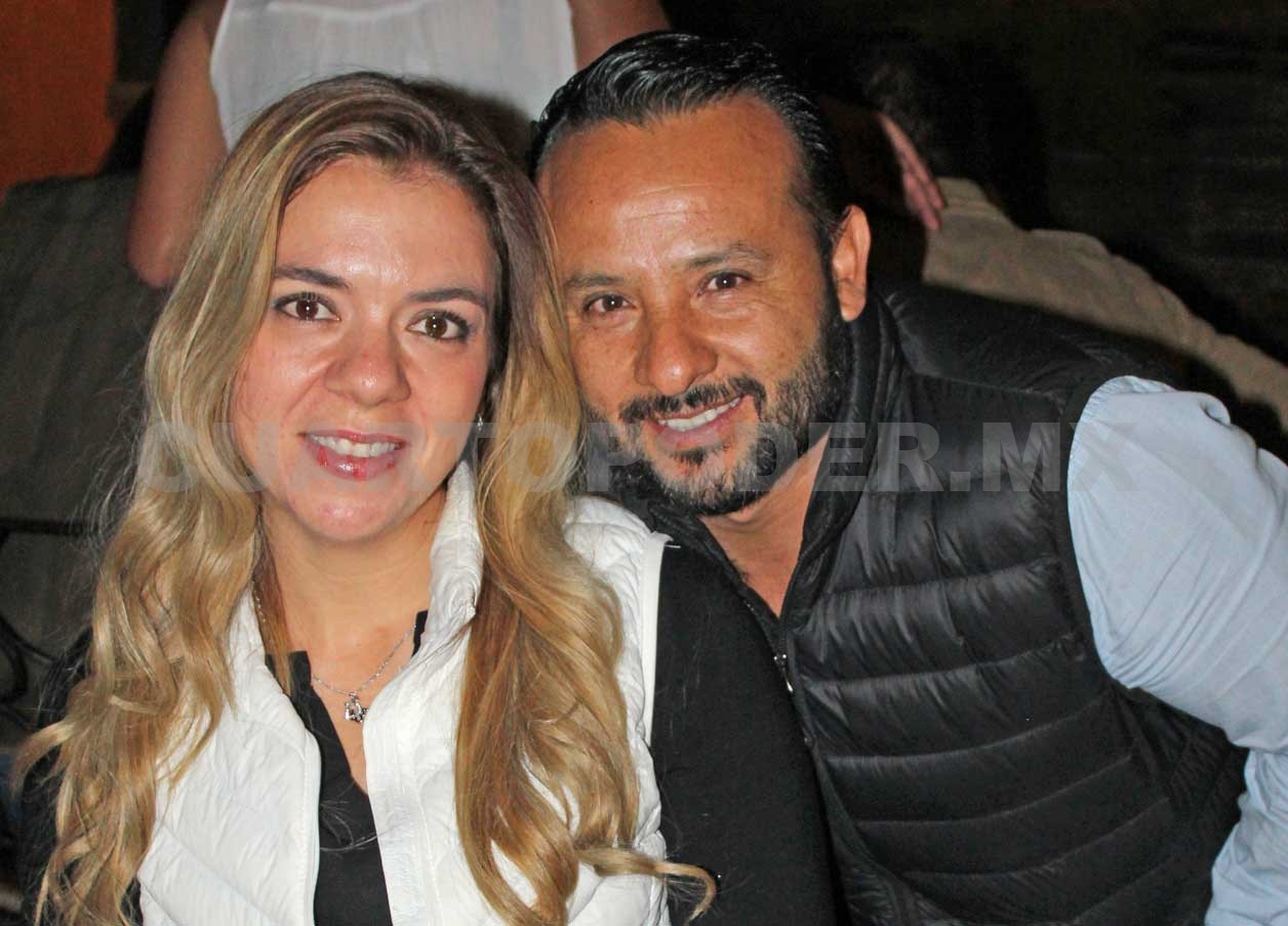 Mónica de manteles largos