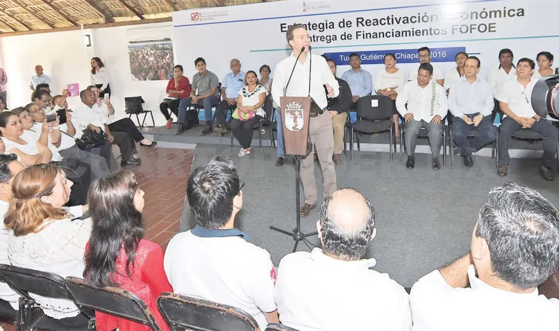 Entrega Velasco más de 3 mdp a comerciantes afectados