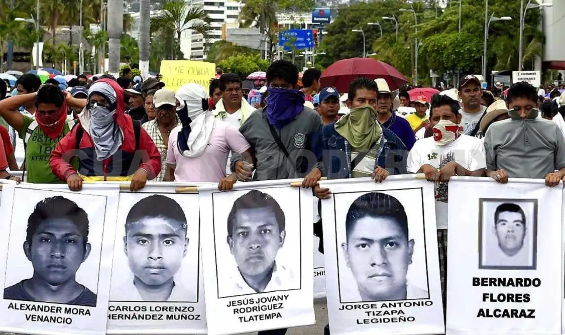 Padres de los 43 normalistas desaparecidos convocan a una megamarcha el 26 de septiembre. Agencias