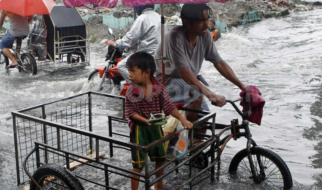 Suman 133 muertos por lluvia