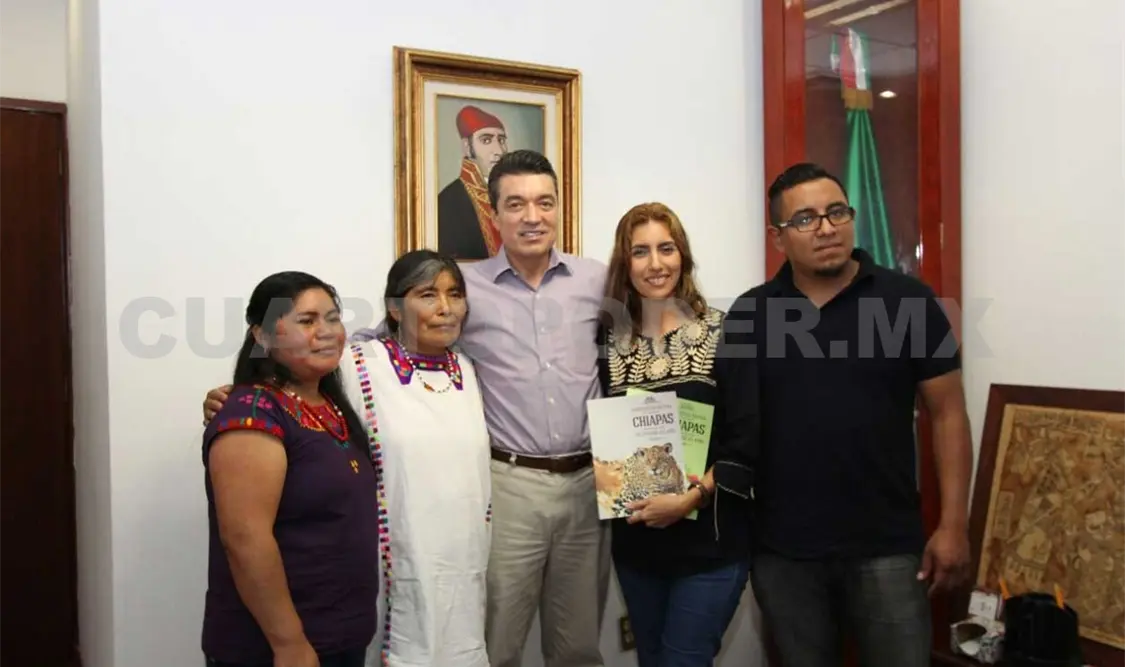 Entrega constituciones a asociaciones indígenas