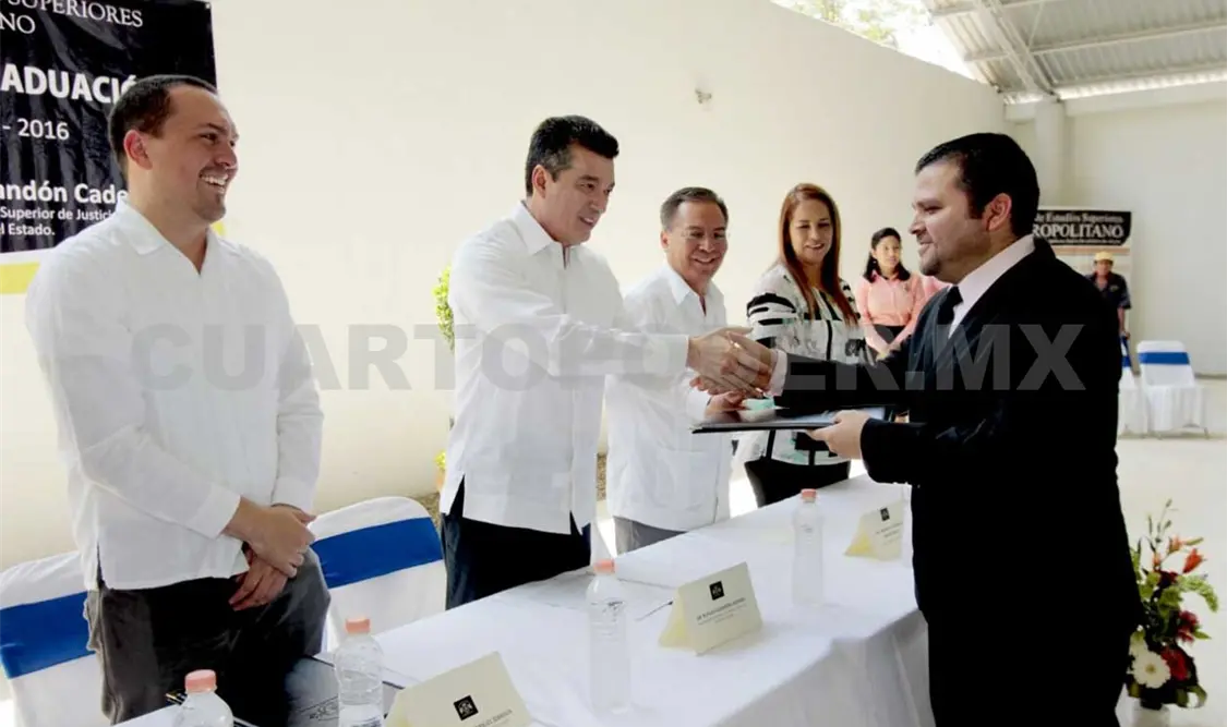 Preside Rutilio Escandón ceremonia de graduación