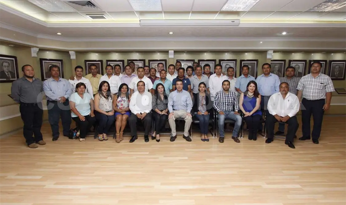Integrantes del grupo Renovación Ciudadana del VI Distrito platicaron con Rutilio Escandón. CP