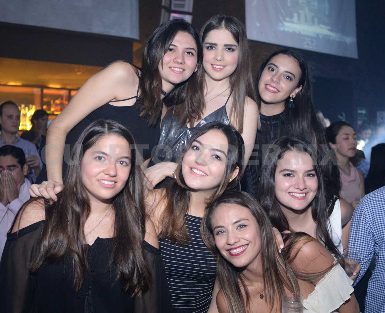 De antro con los amigos